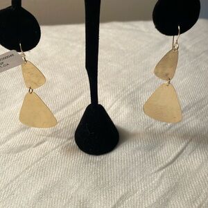 Abstract shape of gold tiered drop earring